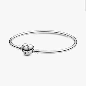 Pandora Moments Heart Clasp Bangle